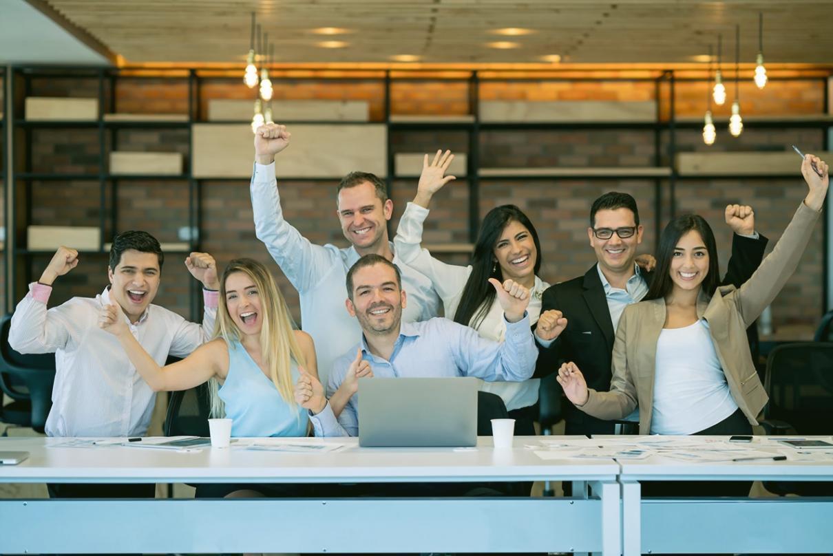 График валютной пары с техническими индикаторами