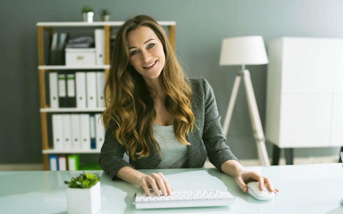 Рабочее место трейдера с несколькими мониторами